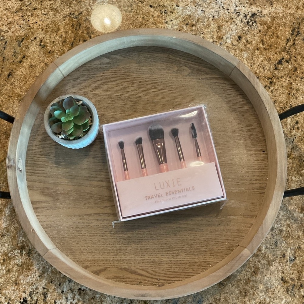 Luxie traveling face brush set